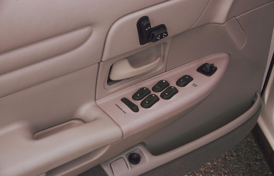  Ford Crown Victoria 1998 года  (фото 140 из 161)